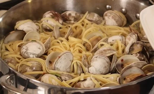 Combine Pasta and Clam Sauce